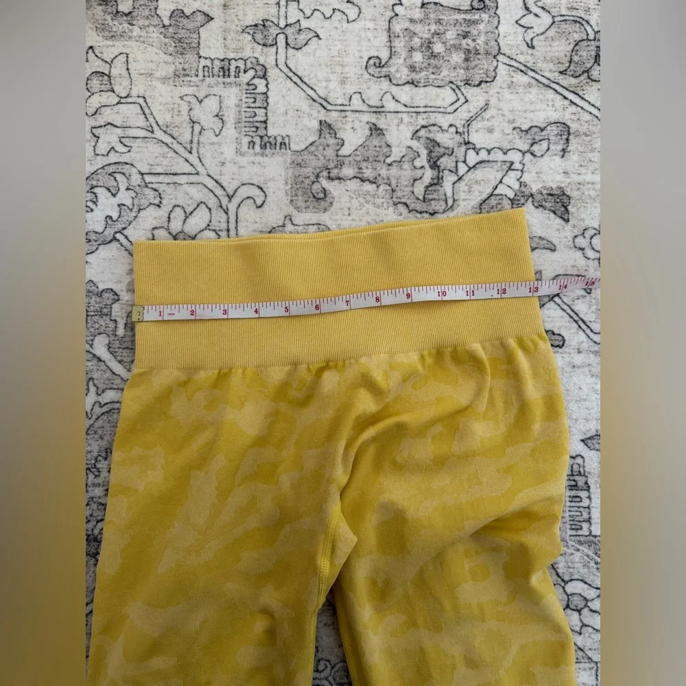NVGTN Sunshine Yellow Camo Seamless Leggings - Picture 6 of 6